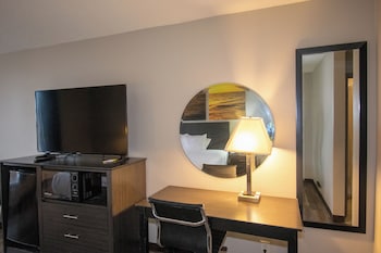 Room, 2 Queen Beds, Mobility Accessible, Non Smoking (Bathtub W/grab Bars)
