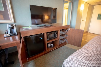 Standard Room, 1 Queen Bed