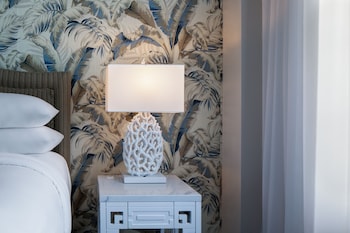 Deluxe Room, 1 King Bed, Ocean View