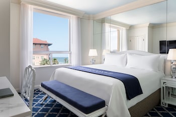Deluxe Room, 1 King Bed, Ocean View (Mobility/Hearing Access, Roll-In Shwr)