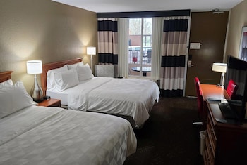Room, 2 Queen Beds, Non Smoking, Poolside