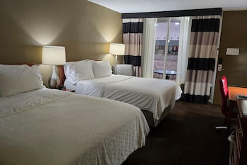 Room, 2 Queen Beds, Non Smoking (Court View)
