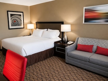 Junior Suite, 1 King Bed, Non Smoking, Poolside
