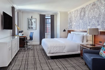 Executive Room, 1 King Bed (Mobility Accessible, Roll-In Shower)