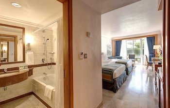 Standard Room, 2 Twin Beds, Garden View