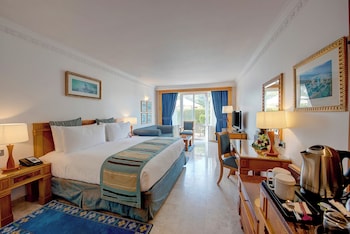 Standard Room, 1 King Bed, Garden View