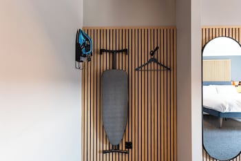 Club Room (FREE Gym & Pool Access)