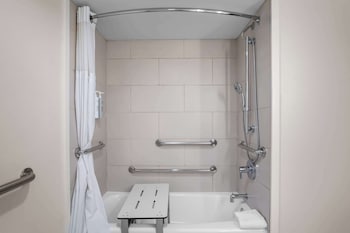 Room, 2 Queen Beds, Accessible, Bathtub (Mobililty)