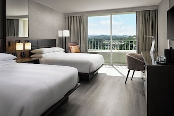 Club Room, 2 Queen Beds