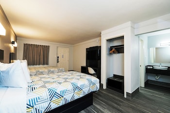 2 Full Beds | ADA/Roll-In Shower, Smoking