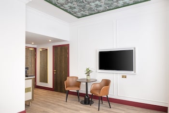 Grand Room, 2 Double Beds (Welbeck Street View)