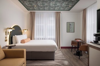 Grand Room, 1 King Bed with Sofa bed