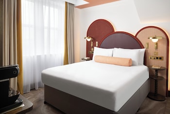 Grand Room, 1 King Bed with Sofa bed