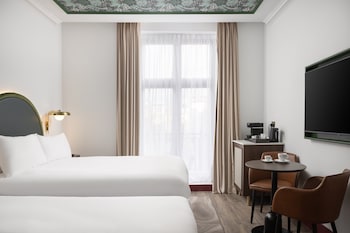 Grand Room, 2 Double Beds (Welbeck Street View)