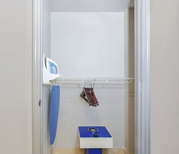 Room, 2 Queen Beds, Accessible Bathtub (Accessible Tub)