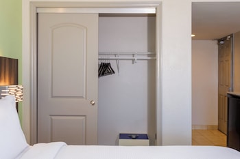 Standard Room, 1 King Bed with Sofa bed, Oceanfront (High Floor)