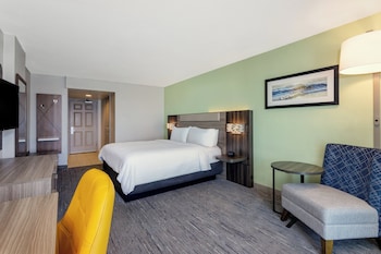 Standard Room, 1 King Bed, Balcony, Oceanfront (High Floor)