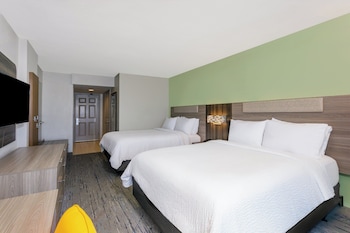 Room, 2 Queen Beds, Accessible Bathtub (Accessible Tub)