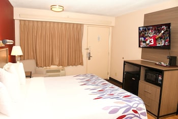 Superior Room, 1 King Bed, Accessible (Smoke Free)