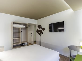 Standard Room, 1 Queen Bed
