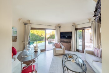 Deluxe Suite (Deluxe Pool Suite)