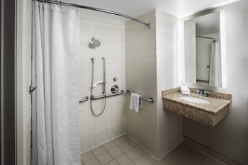 Traditional Room, 2 Queen Beds (Mobility/Hearing Accessible, Tub)