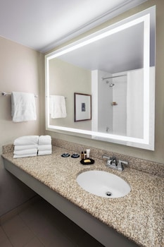 Traditional Room, 2 Queen Beds (Mobility/Hearing Accessible, Tub)