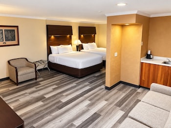 Suite, 2 Queen Beds, Non Smoking