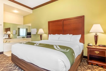 Suite, 1 King Bed, Accessible, Non Smoking