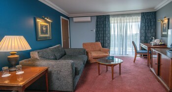 Suite, 1 King Bed, Non Smoking