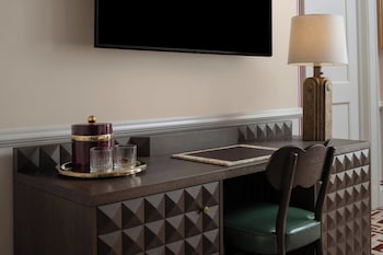 Junior Suite, 1 King Bed with Sofa bed
