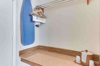 Standard Room, 1 Queen Bed, Non Smoking, Refrigerator & Microwave (Movie View from the Bed)