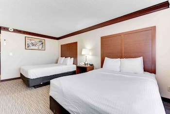 Standard Room, 2 Queen Beds, Accessible, Bathtub