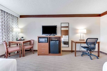 Standard Room, 2 Queen Beds, Accessible, Bathtub