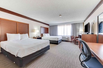 Standard Room, 2 Queen Beds, Accessible, Bathtub