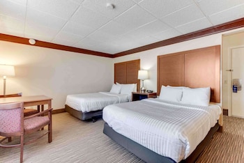 Standard Room, 2 Double Beds, Non Smoking, Refrigerator & Microwave (Movie View)