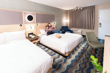Room, 2 Queen Beds, Kitchenette