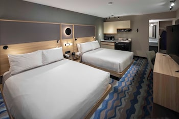 Room, 2 Queen Beds, Kitchenette