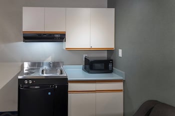 Room, 2 Queen Beds, Kitchenette