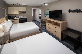 Room, 2 Queen Beds, Kitchenette