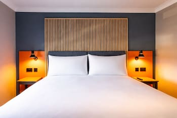 Club Room (FREE Gym & Pool Access)