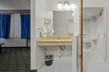 Room, 1 King Bed, Accessible, Non Smoking (Mobility)