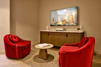 Suite, Corner (Newly Refurbished)