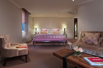 Suite, Corner