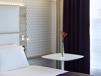 Suite, 1 King Bed with Sofa bed