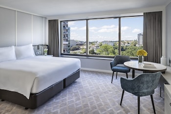 Premier Room, 1 King Bed, Kitchenette (Pinnacle Tower)