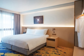 Suite, 1 Bedroom (Middle Floor)