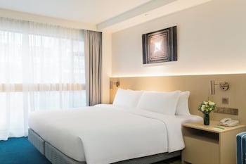 Premium Room, 1 King Bed (Middle Floor)