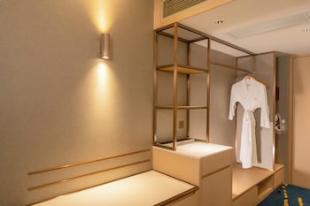 Premium Room, 2 Double Beds (Middle Floor)