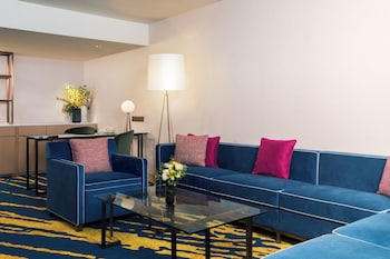 Suite, 1 Bedroom (Middle Floor)